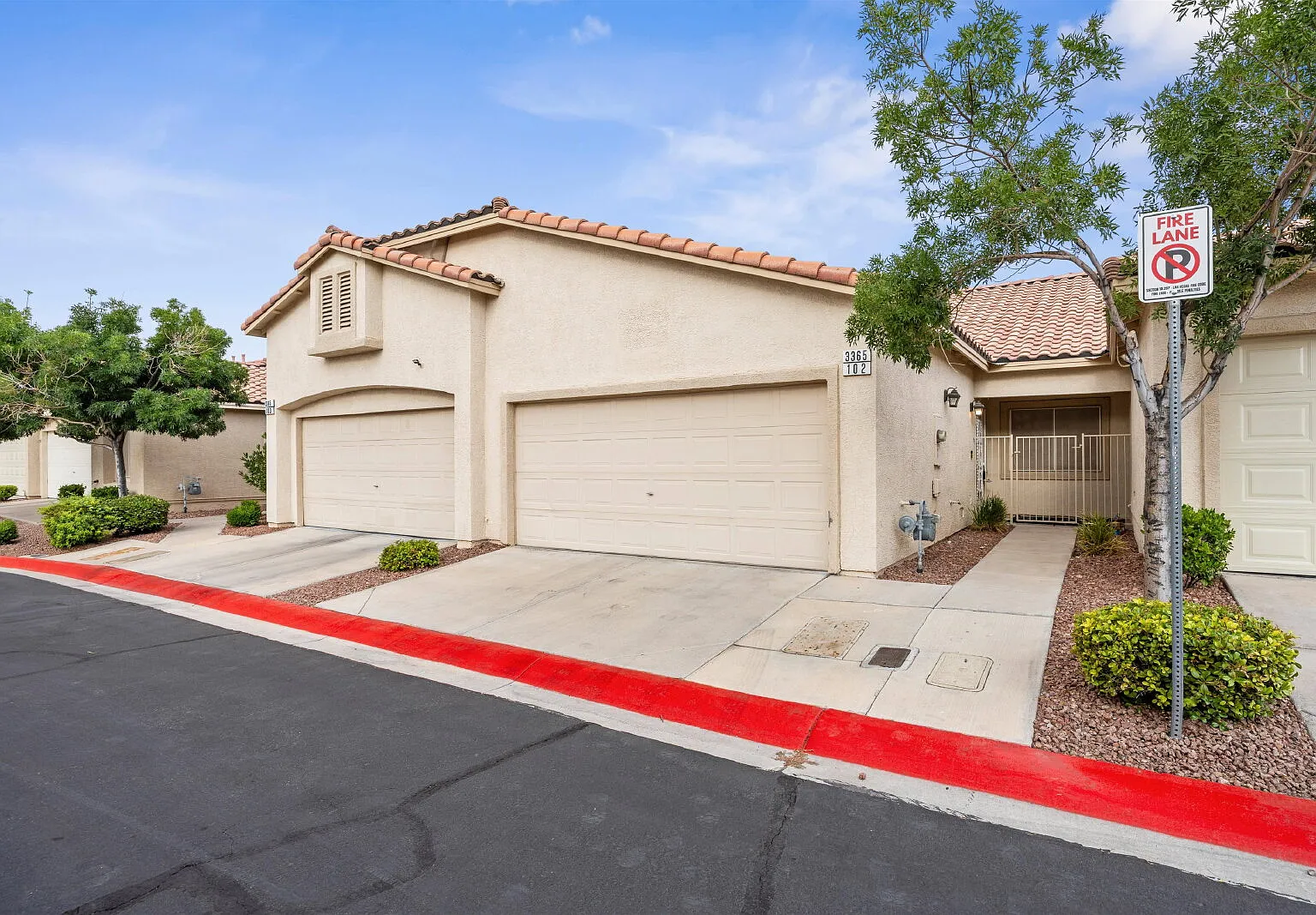 2 bed, 2.0 bath, 1108 sqft, $1,695 — Photo 2