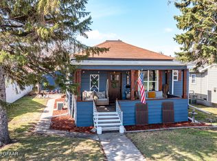 612 S 4th St, Grand Forks, ND 58201