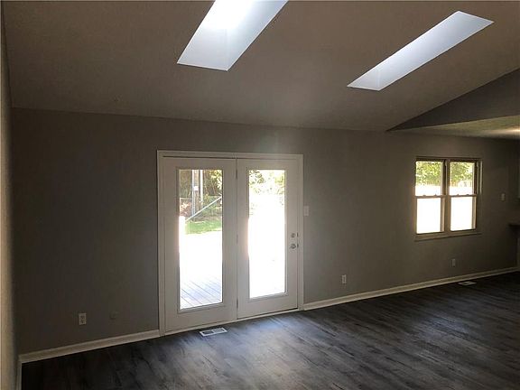 3rd image of 3446 Summerfield Dr