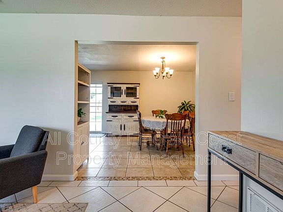 2nd image of 422 Overstreet Dr