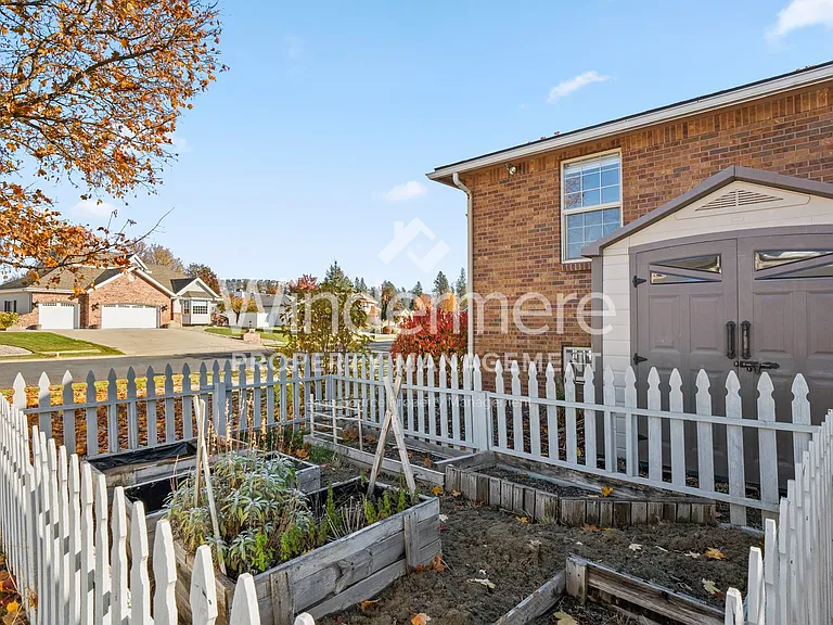 10435 N Iroquois Ct — Photo 34