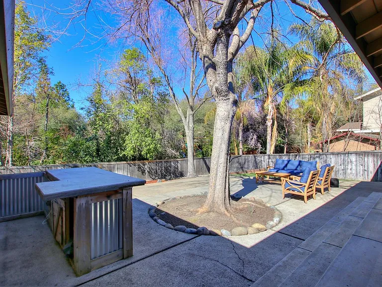 8402 Acorn Dr — Photo 9