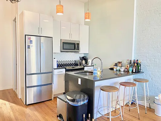 Rented by Zjama Realty Corp | media 4