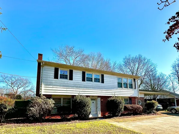 1007 Valient Ln, Martinsville, VA 24112