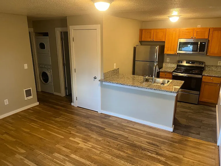 2819 NE Flanders St #3 — Photo 30
