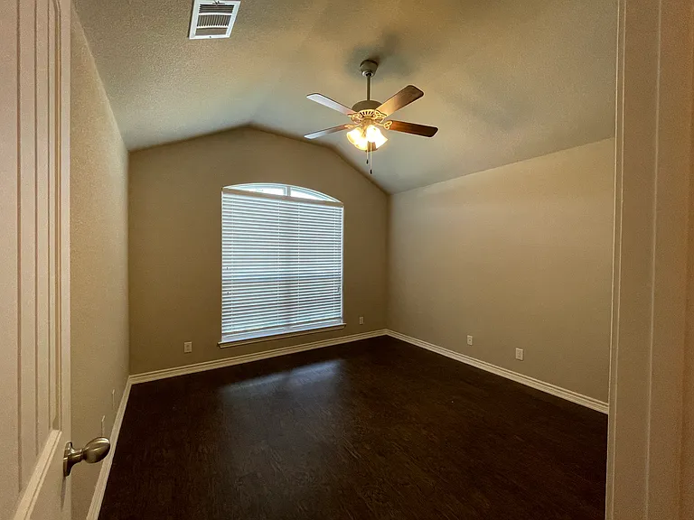 721 Kendra Dr — Photo 7