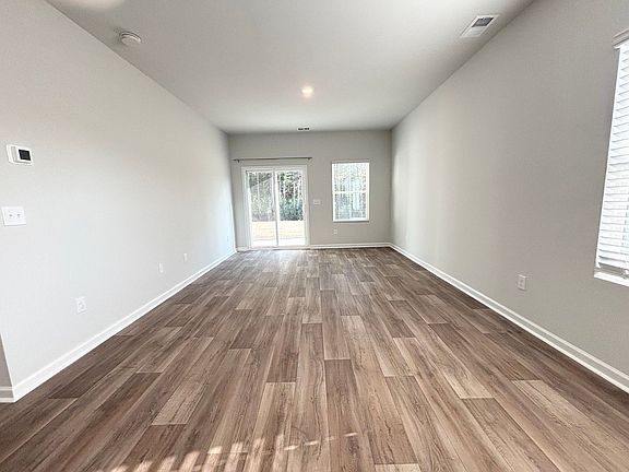 4th image of 1073 Arborwood Ln SW