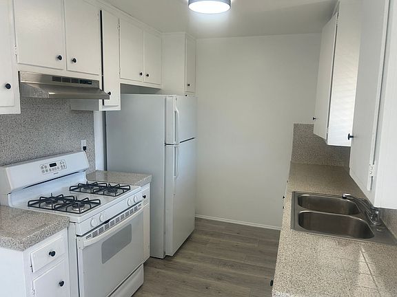 4th image of 1135 W 105th St APT 4