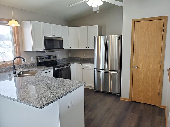 3rd image of 303 Stonefield Dr
