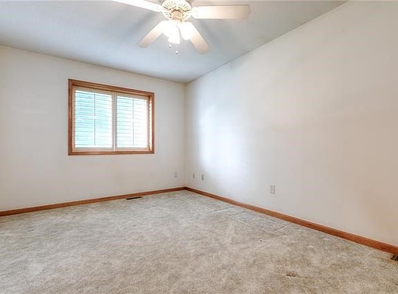 5th image of 1100 SW Lakeview Dr