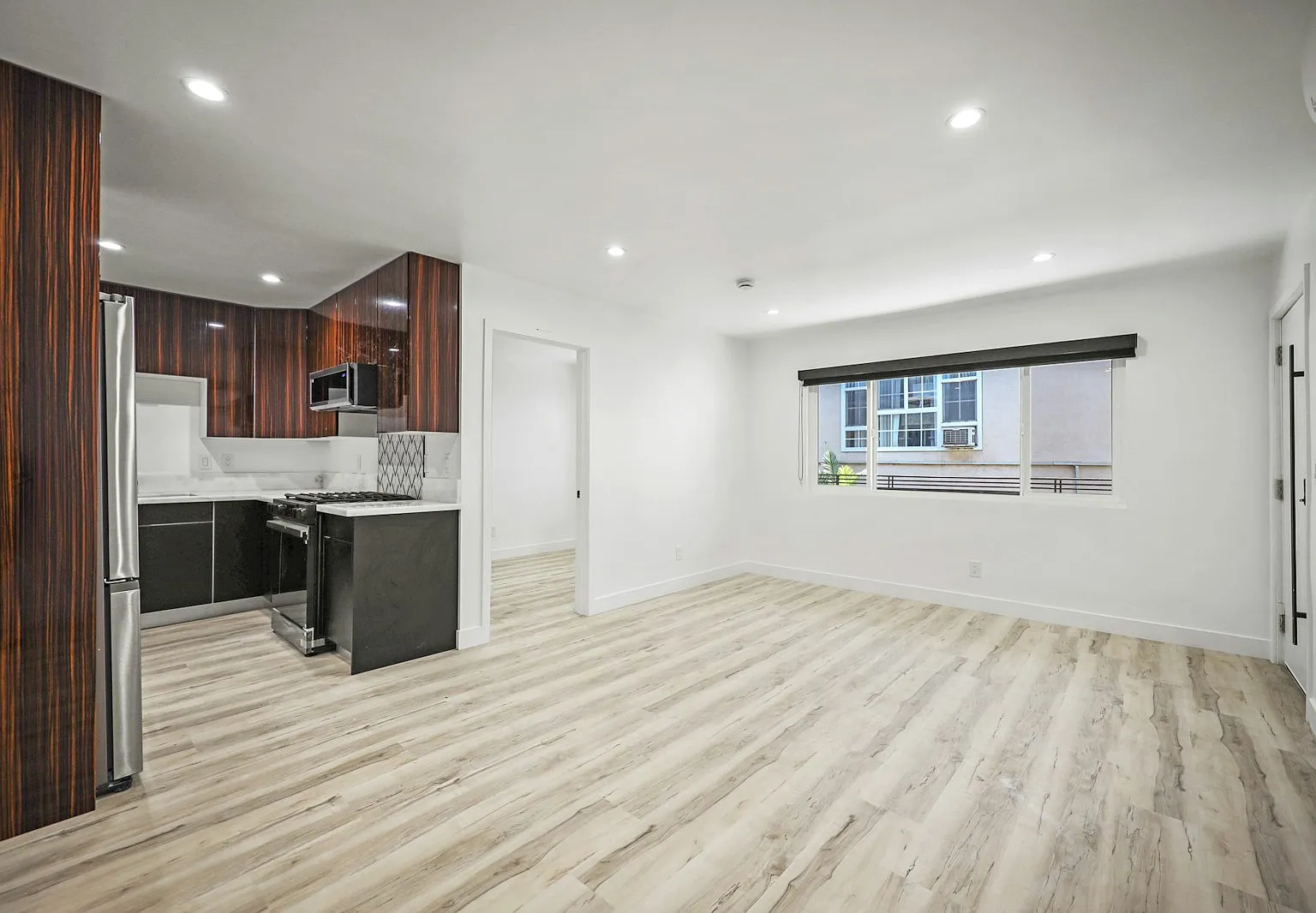 111 Normandie Avenue, Unit 9 — Photo 1
