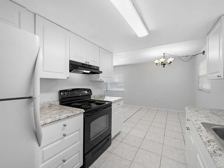 1767 Leo Ln S — Photo 25