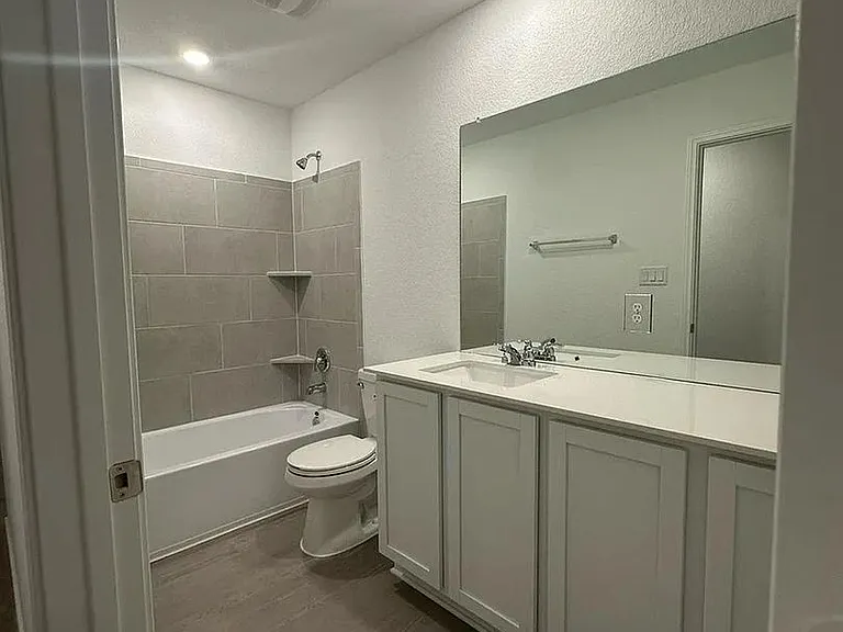 1320 Pickerel St — Photo 11