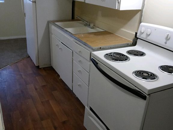 3rd image of 1015 Hall Ave