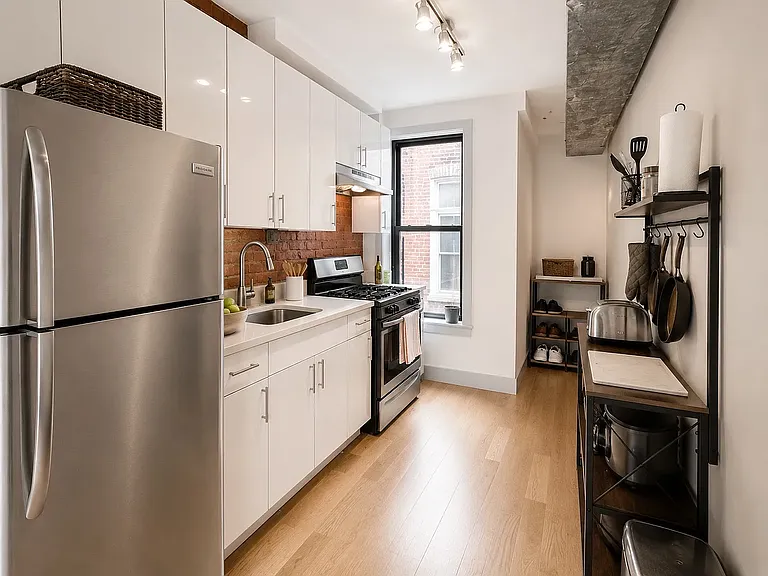 1721 Woodbine St #1R — Photo 8