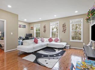 25097 Croxley Green Sq, Aldie, VA 20105