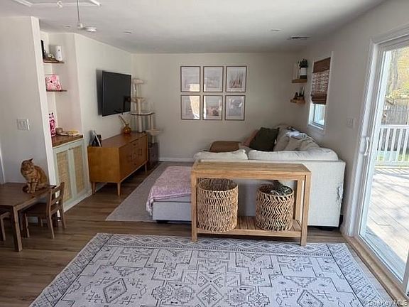 4th image of 10 Hollingsworth Pl