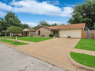 6412 Grasshopper Dr, Watauga, TX 76148