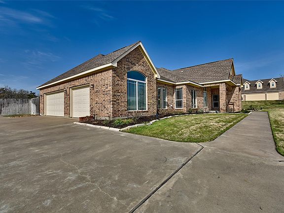 3rd image of 3311 Rolling Valley Ln