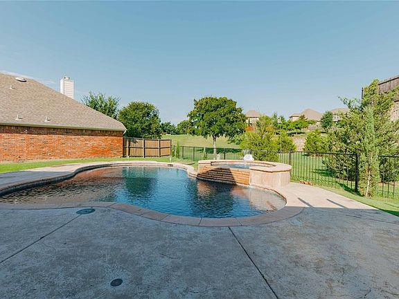 3rd image of 854 Applecross Ct