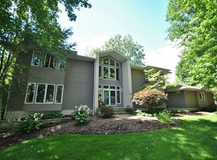 700 White Tail Ridge Dr, Akron, OH 44333