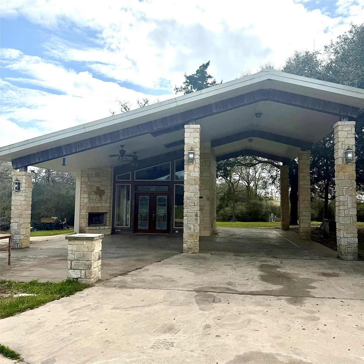 Building Photo - 4473 Highway 90 #A