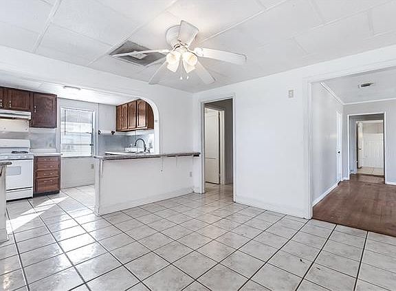 4th image of 1134 Oak Ave