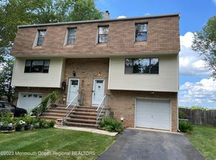 14 Dortmunder Dr, Manalapan, NJ