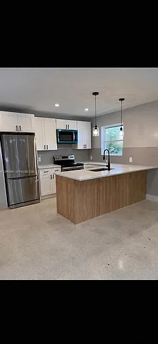 1140 NE 24th Ave #1 Photo 1 1140 NE 24th Ave #1 Photo 1
