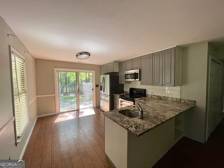 61 Clearwater Rd — Photo 4