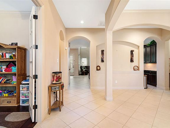 4th image of 11806 Pearl Ln