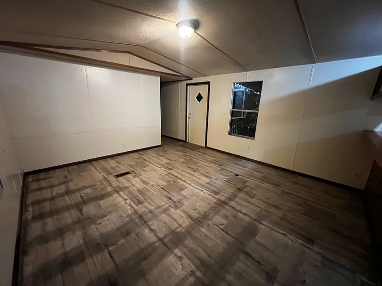 205 S Gate Dr — Photo 2