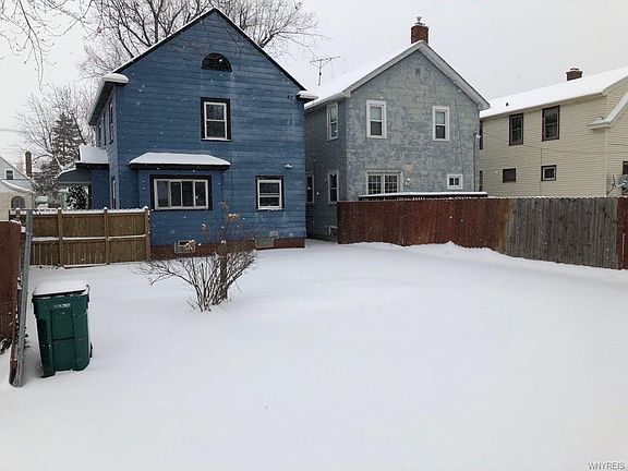 2nd image of 425 Winspear Ave