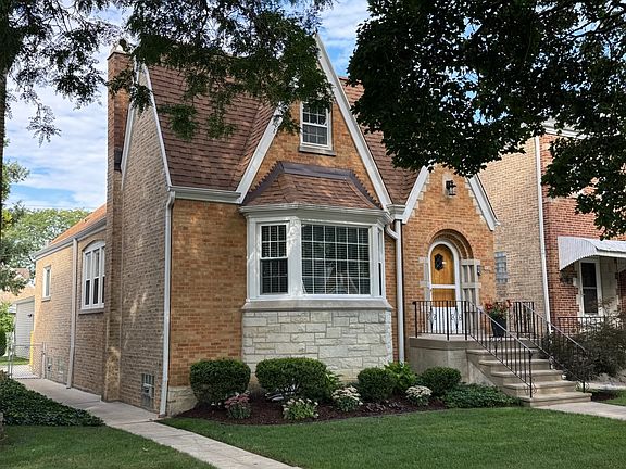 3rd image of 3246 N Newcastle Ave