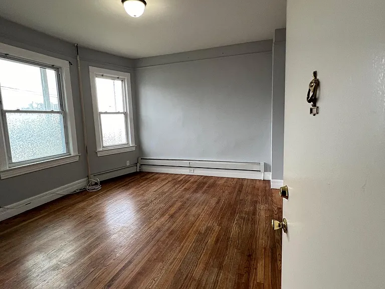 154 Myrtle Ave — Photo 2