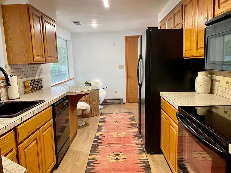 Kitchen : Main Floor