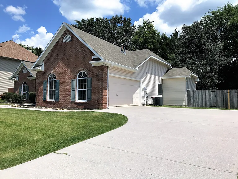 8518 Lawnpark Dr — Photo 2