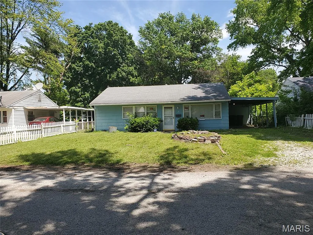 19 Agnes Dr photo 1