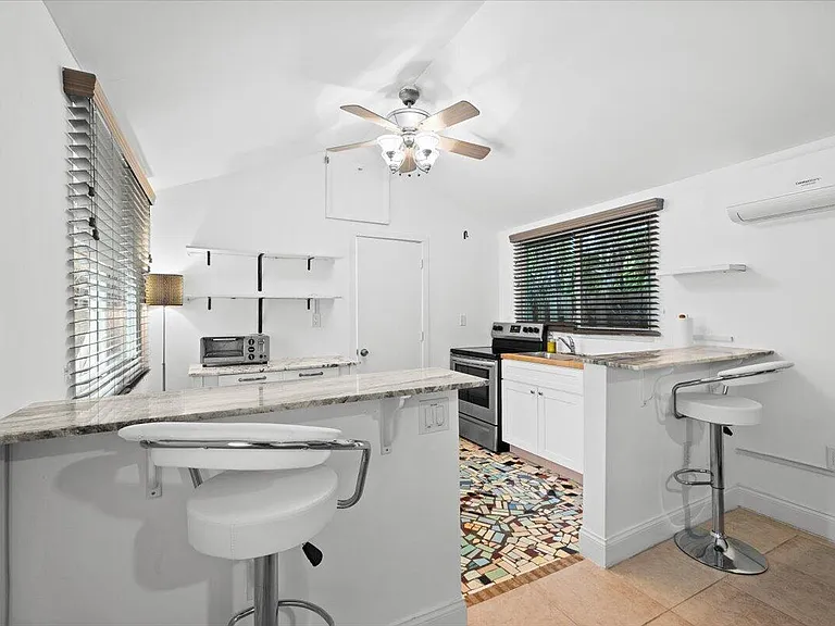305 NE 14th Ave — Photo 24