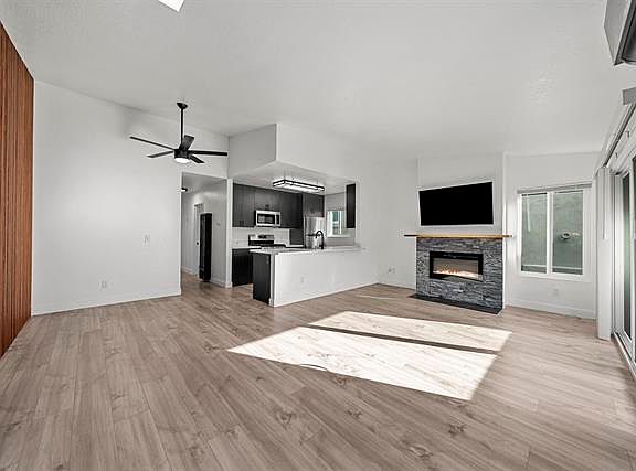 4th image of 1152-54 Pacific Beach Dr #1154-3