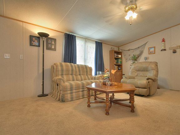 Large formal sitting room