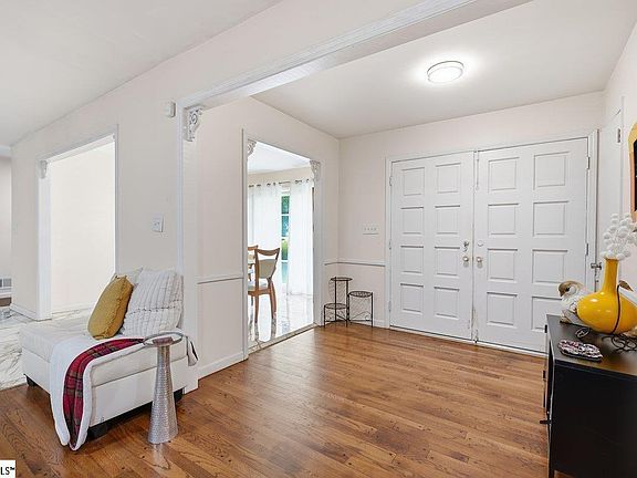 4th image of 106 Pershing St