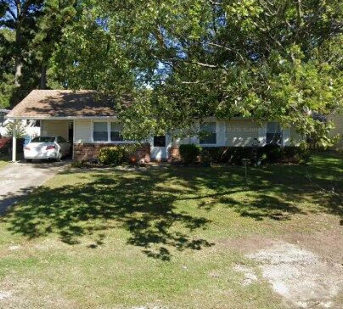3 bed, 1008 sqft, $2,000 — Photo 1
