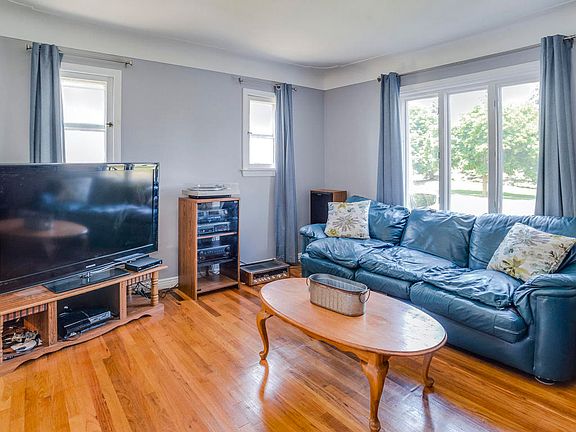 5th image of 2101 Nelson Ave SE