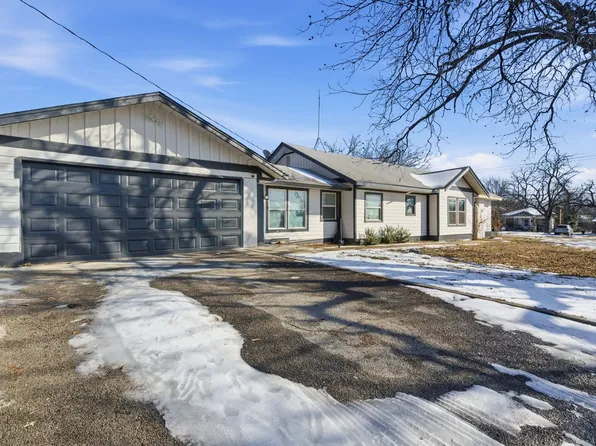 1317 4th St, Graham, TX 76450