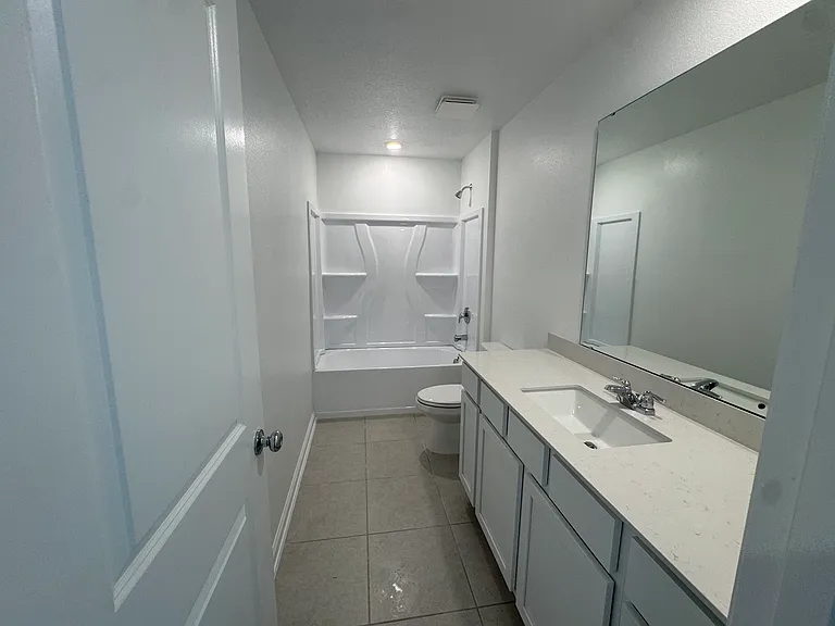1516 Loxley Trl — Photo 15