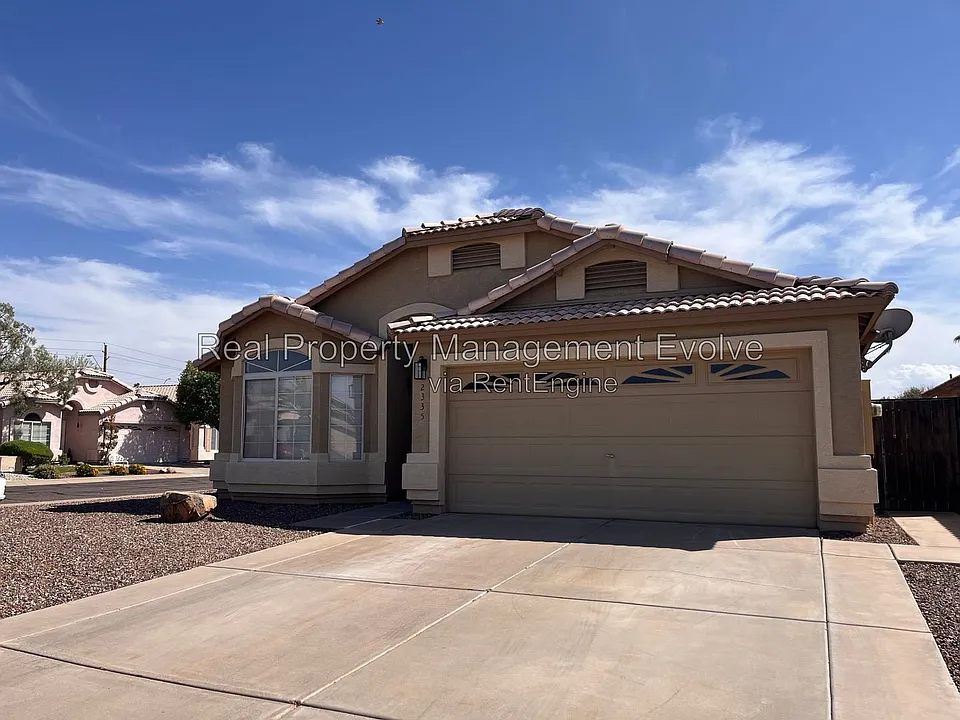 2335 E Aire Libre Ave