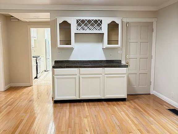 4th image of 6815 Hampton Dr