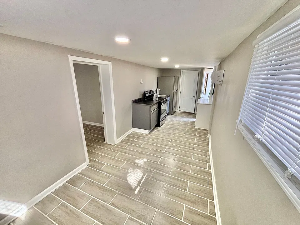 4725 Southern Pkwy #3