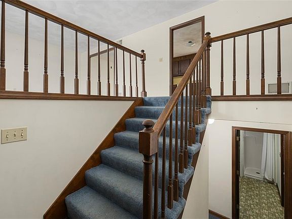 2nd image of 18 Fawn Ln